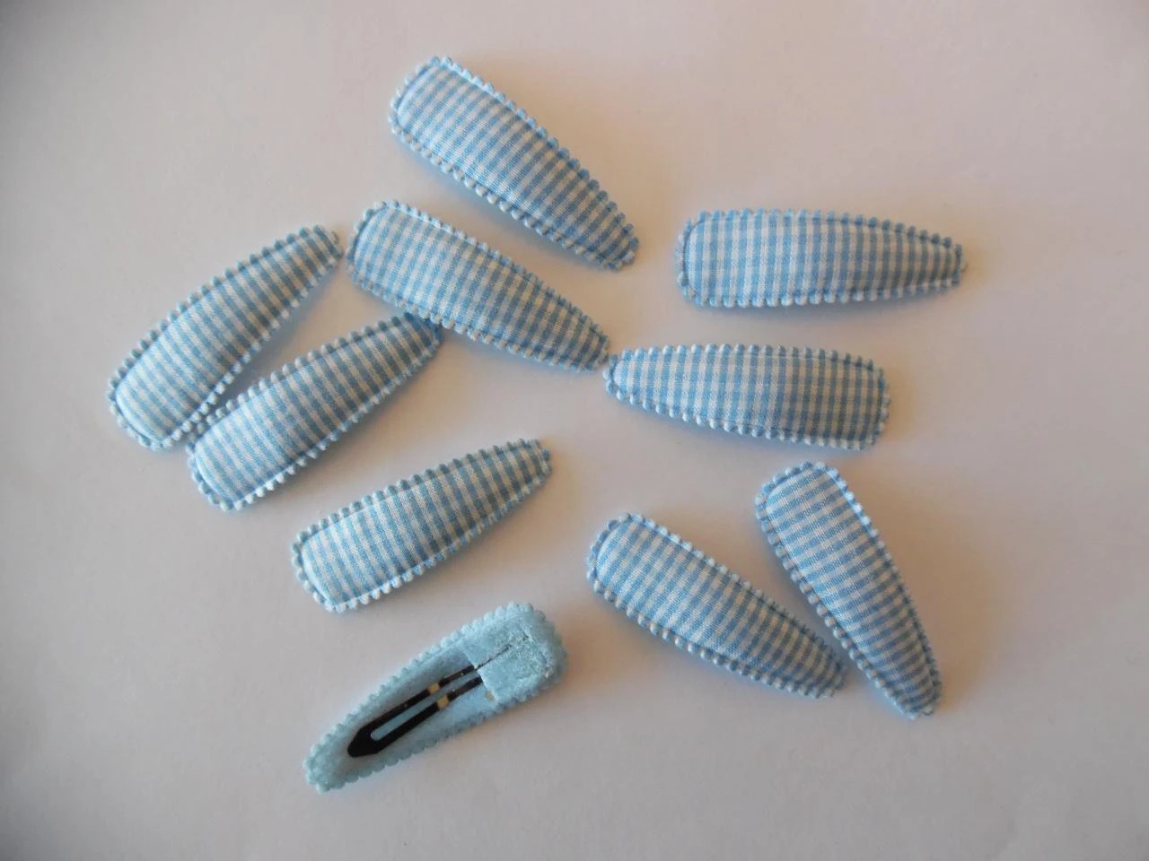 Partij 10 haarspeldjes 5 cm lichtblauw geruit